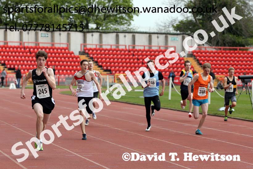 Boys under-15s 300 metres, North Eastern Champs, Gateshead Stadium. Photo: David T. Hewitson/Sports for All Pics